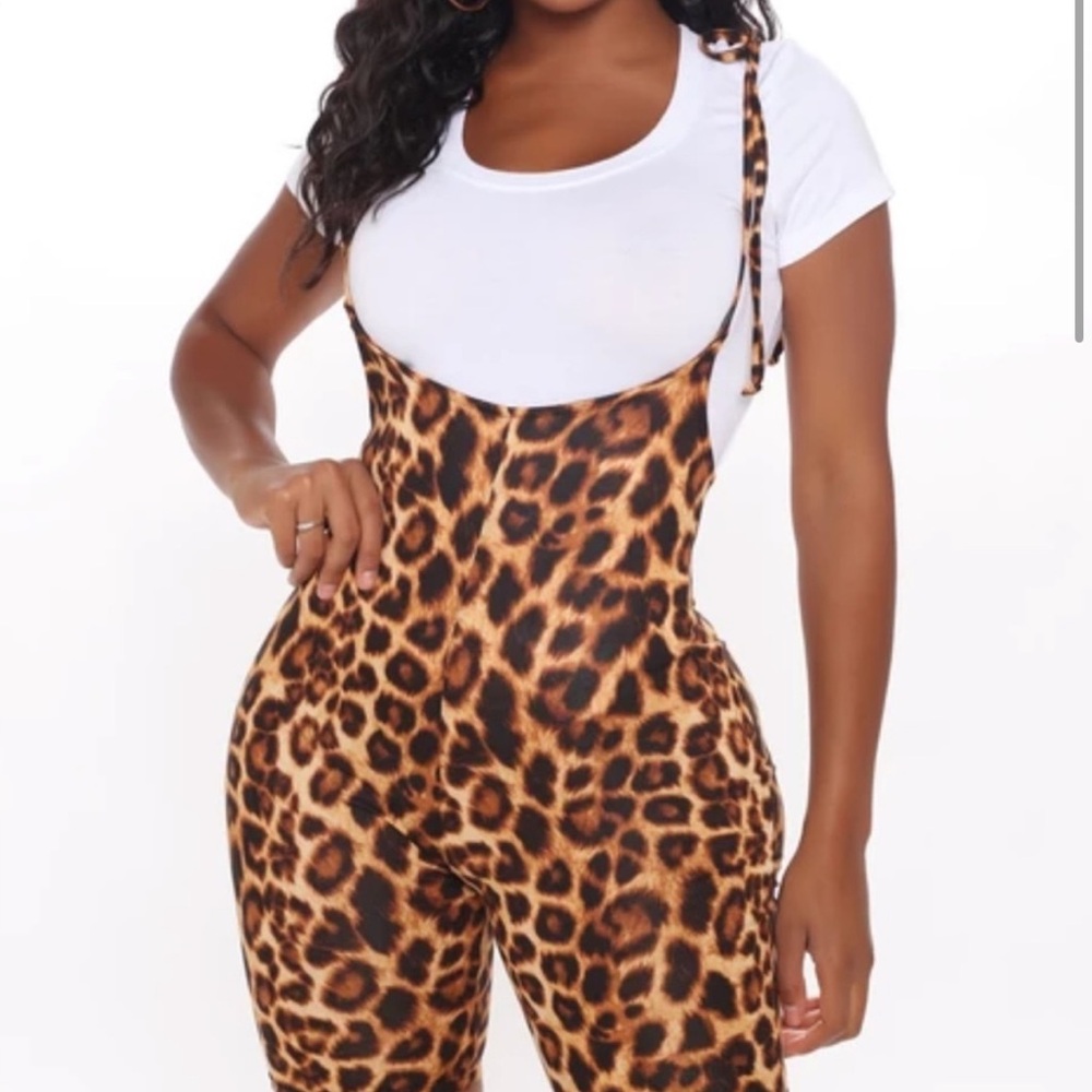 FASHION NOVA LEOPARD QUEEN OVERALL SHORT NEW IN PACKAGING SIZE SMALL